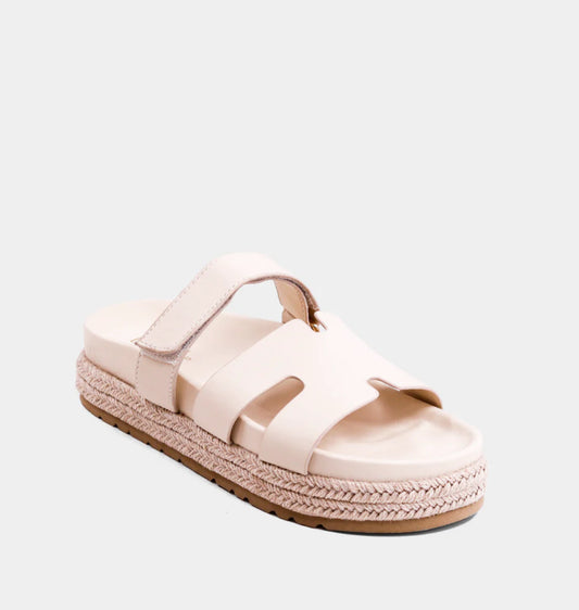 Izzy Sandal